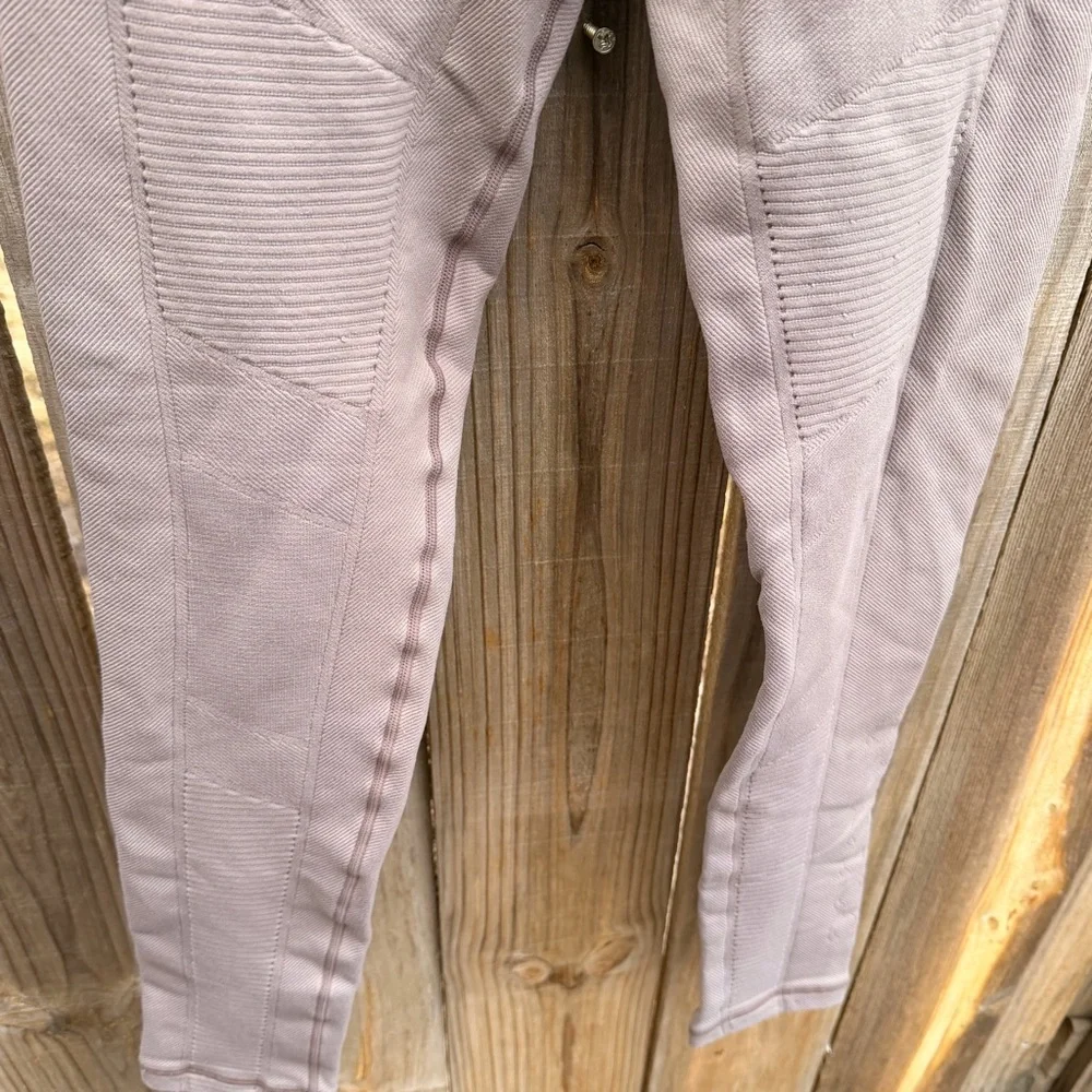 Avocado High-Rise Ribbed Leggings in Mauve M/L
